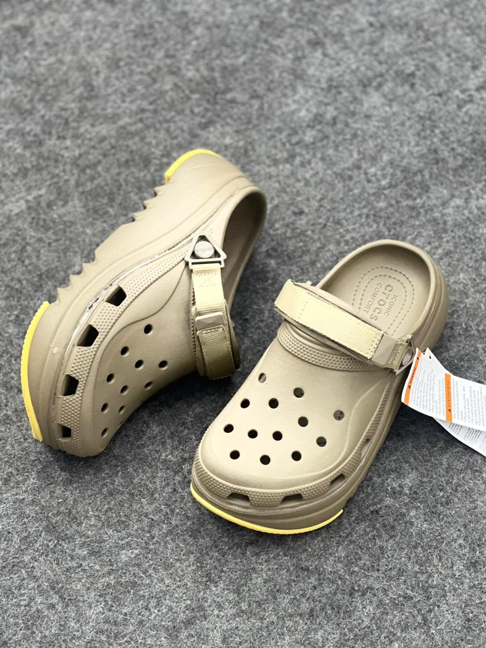 Crocs Classic Hiker Clog – Khaki / Lemon