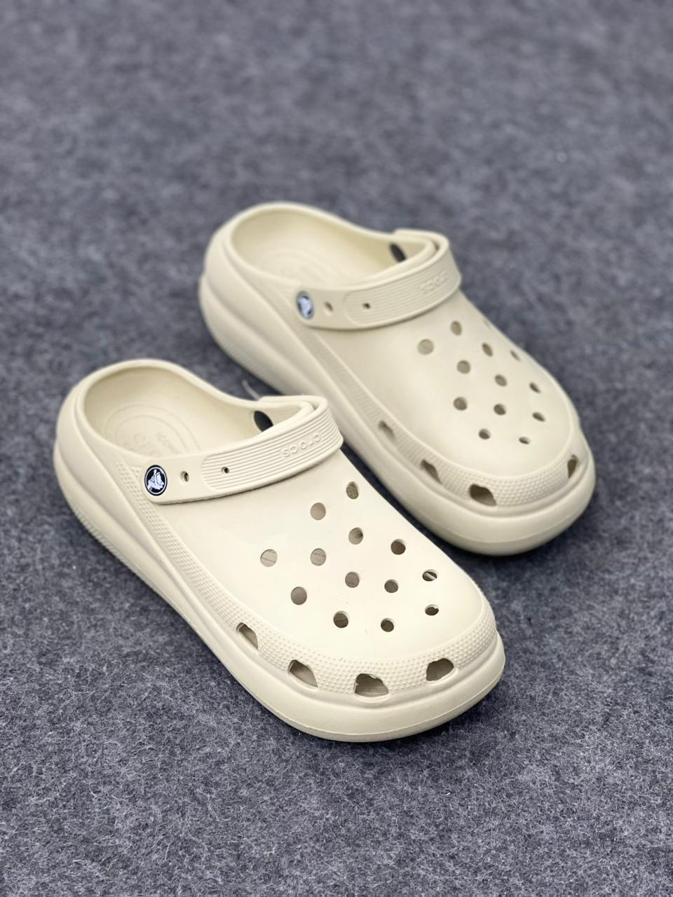 Crocs Classic Crush Clog – Bone