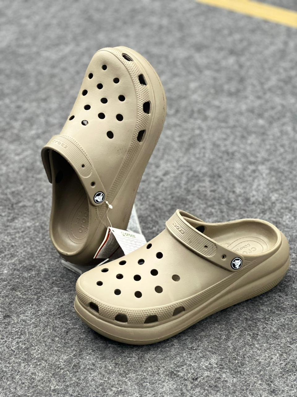 Crocs Classic Crush Clog – Khaki / Tan