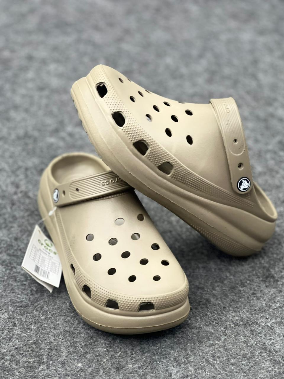 Crocs Classic Crush Clog – Khaki / Tan