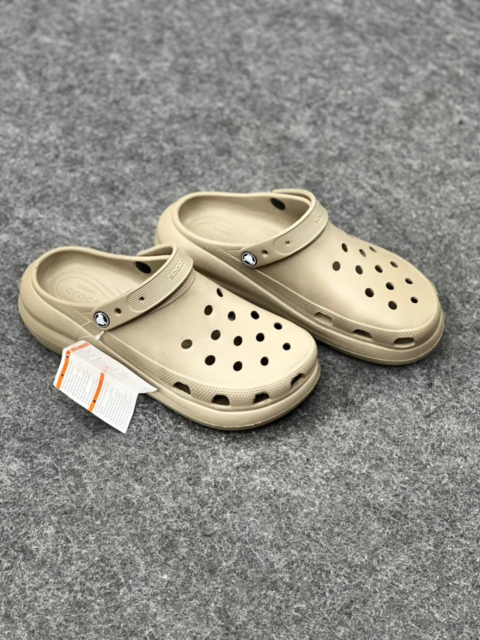 Crocs Classic Crush Clog – Khaki / Tan