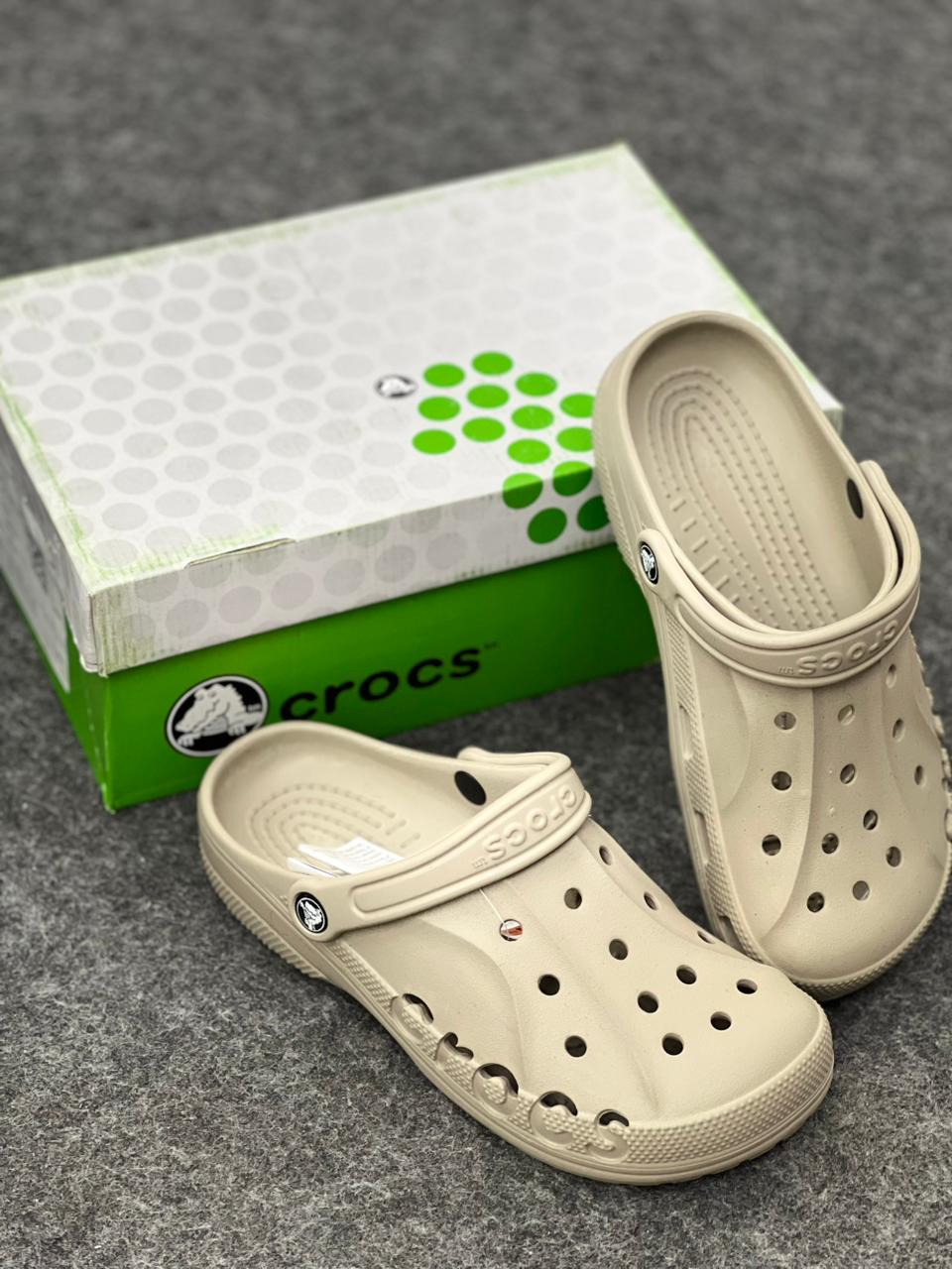 Crocs Baya Clog – Lightweight Comfort in Neutral Khaki