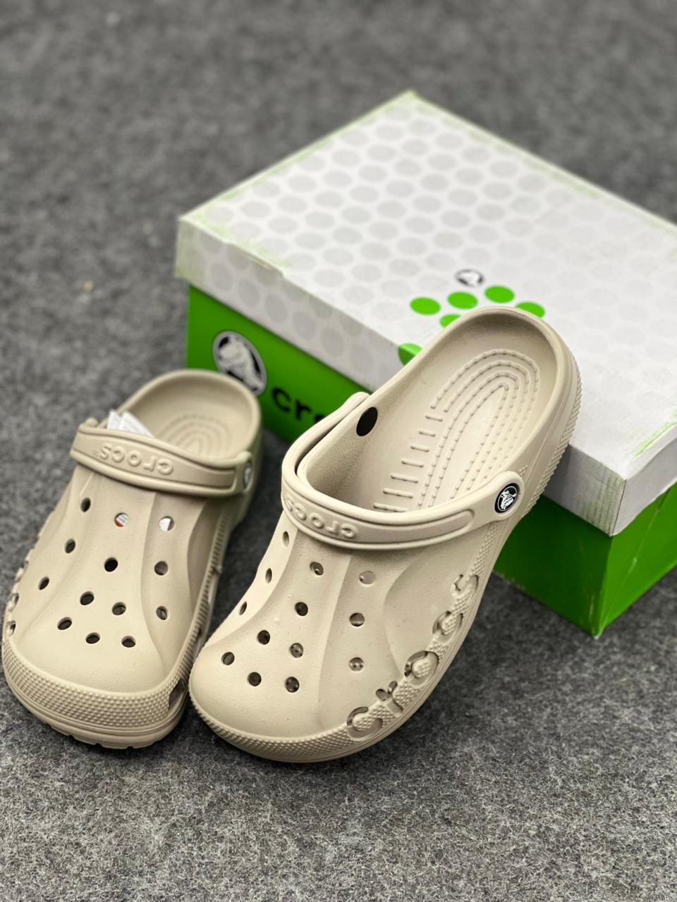Crocs Baya Clog – Lightweight Comfort in Neutral Khaki
