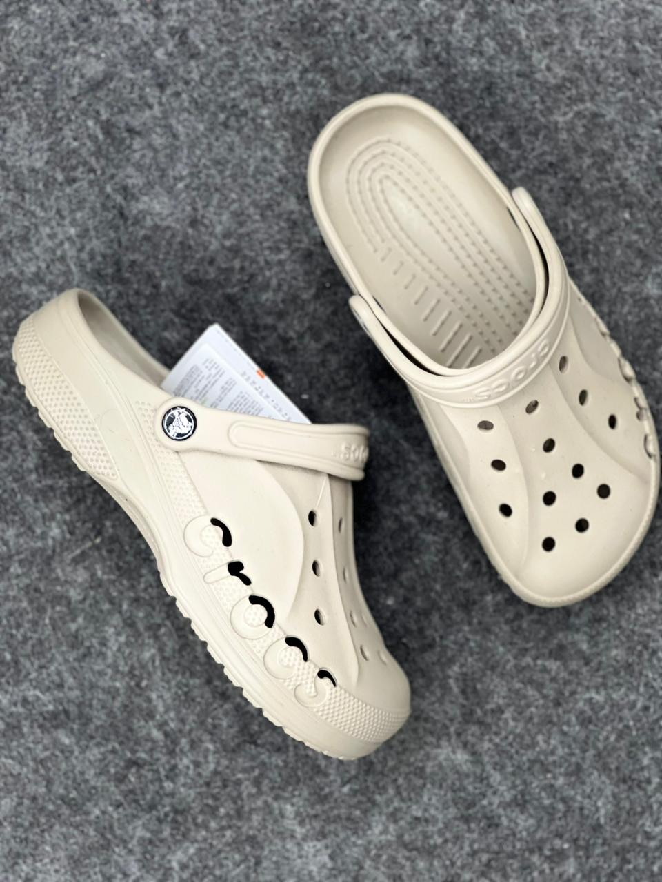 Crocs Baya Clog – Lightweight Comfort in Neutral Khaki