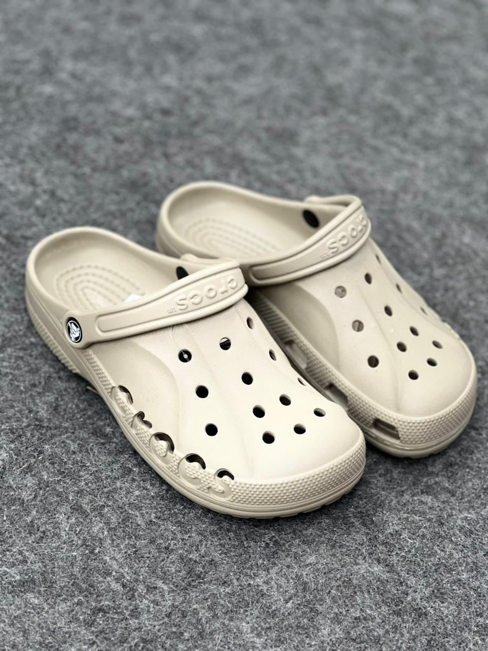 Crocs Baya Clog – Lightweight Comfort in Neutral Khaki