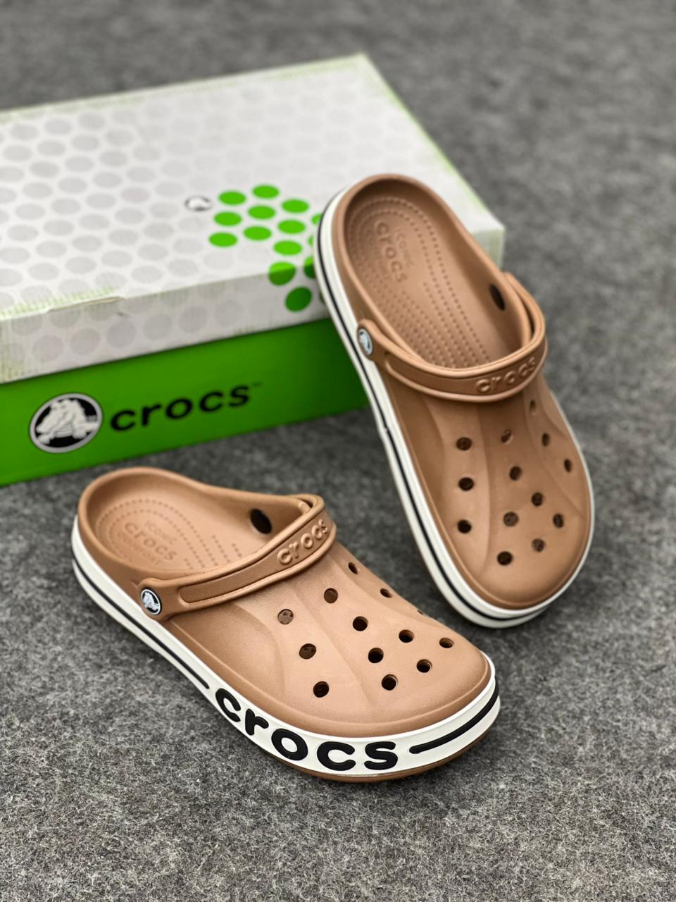 Crocs Bayaband Clog – Espresso & White