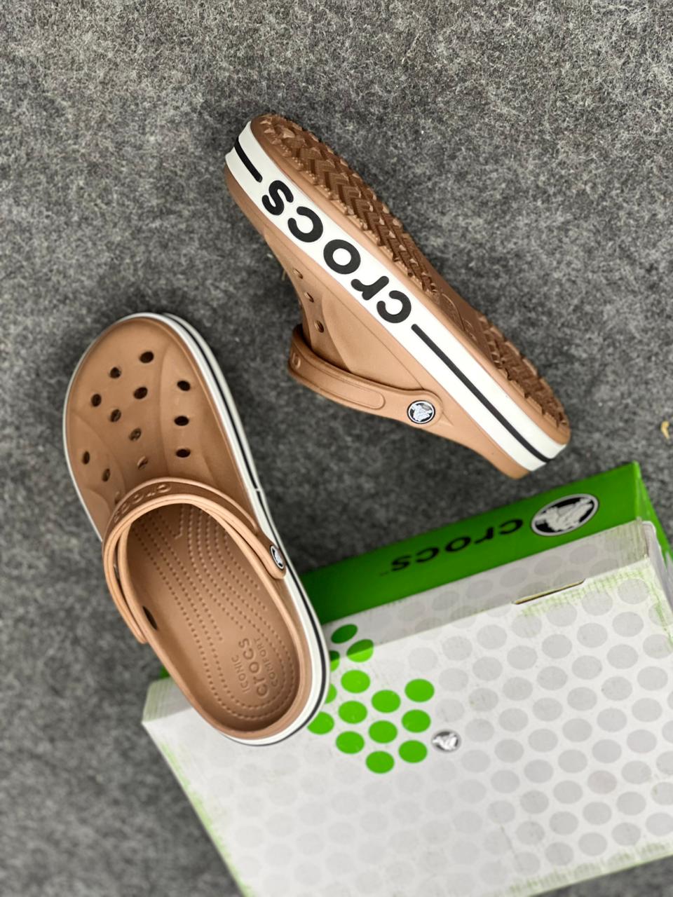 Crocs Bayaband Clog – Espresso & White