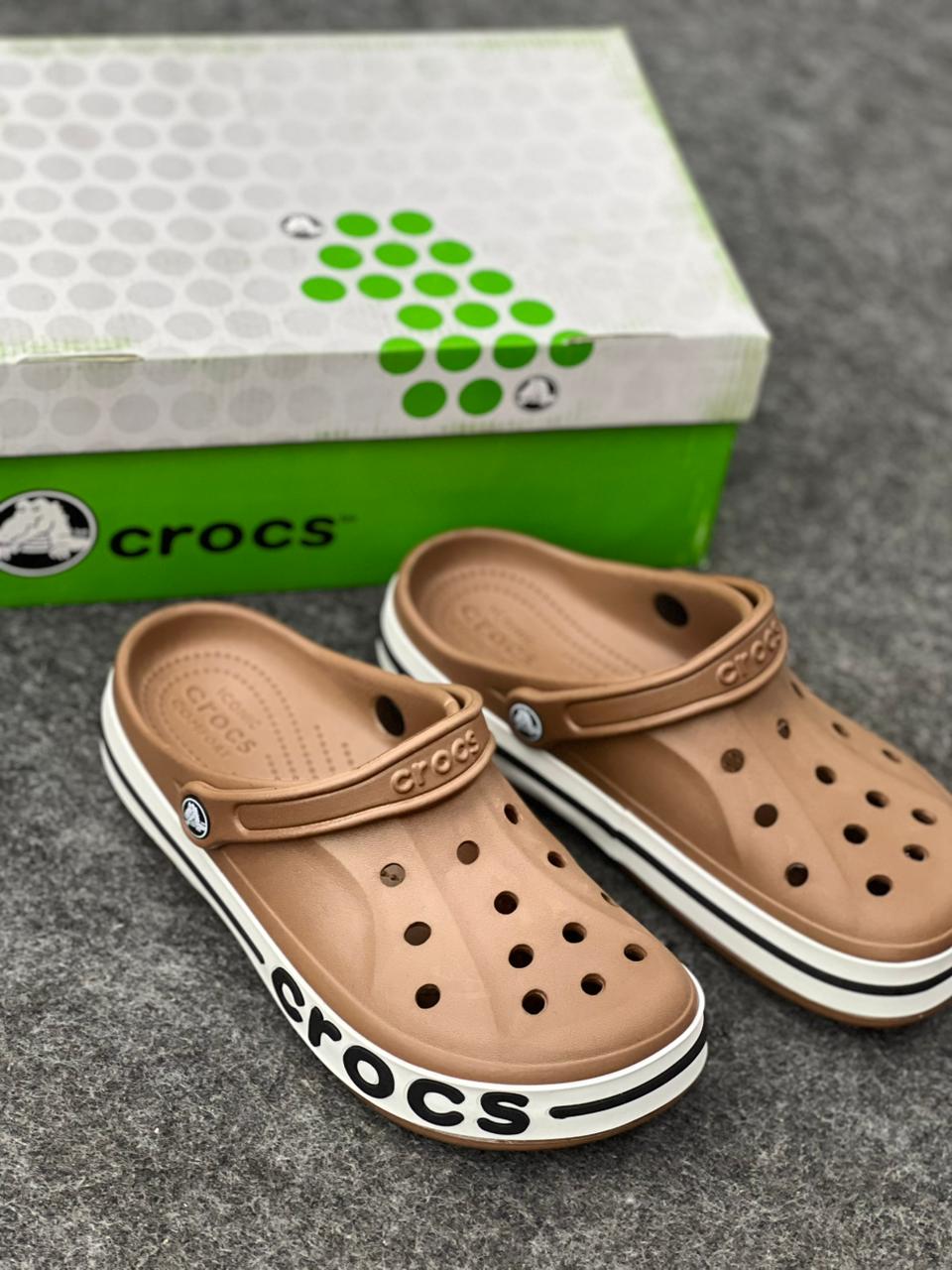Crocs Bayaband Clog – Espresso & White