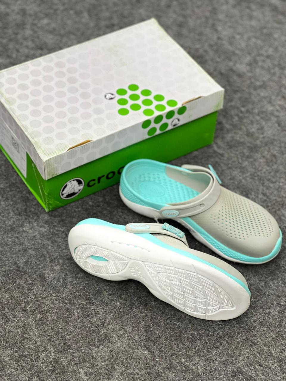stylish unisex clogs