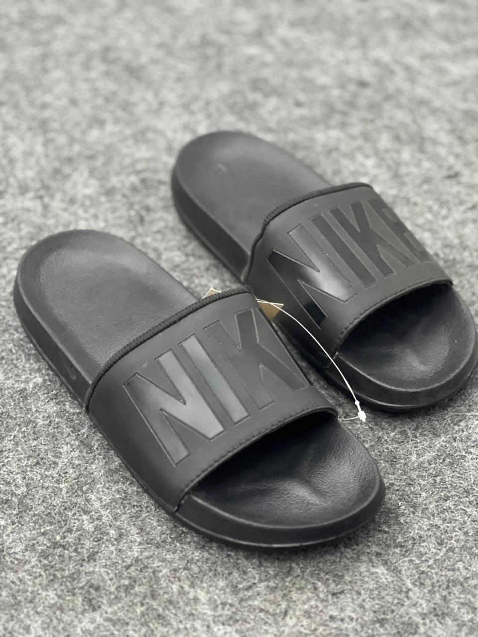 Nike All-Black Comfort Slides – Sleek Minimal Everyday Wear