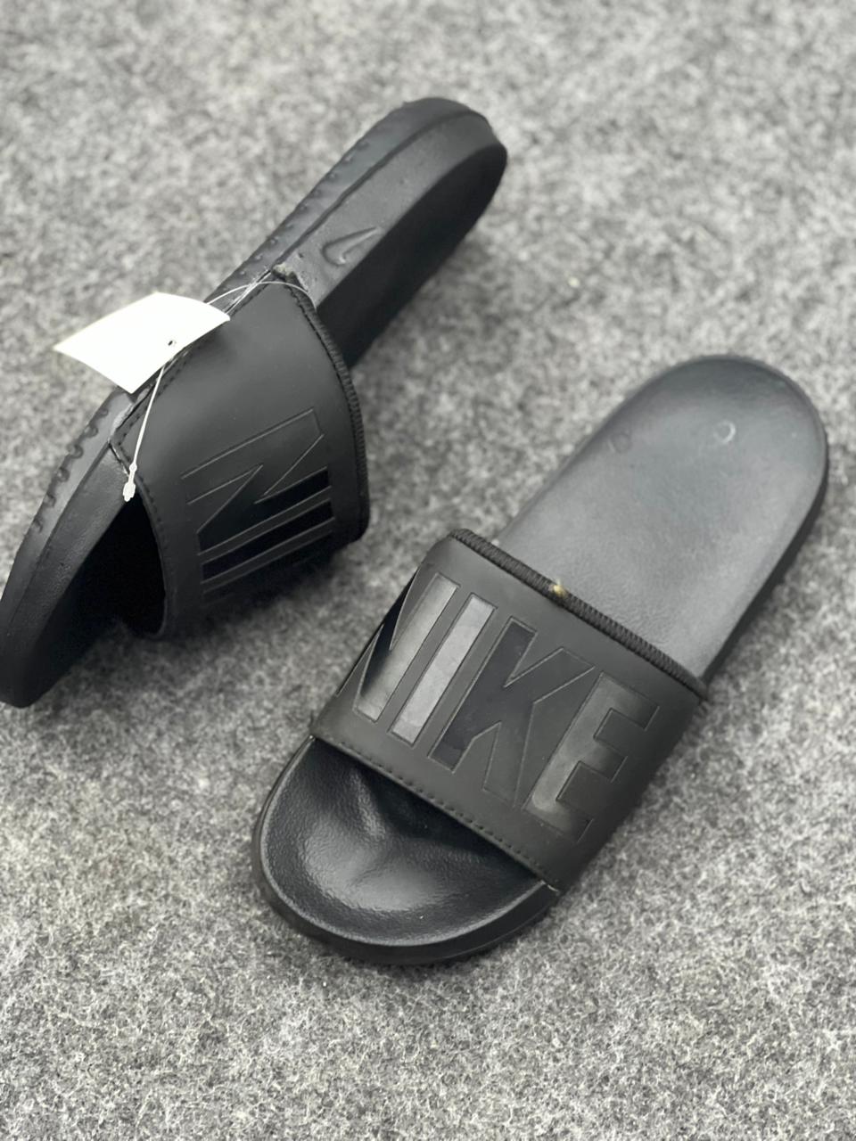 Nike All-Black Comfort Slides – Sleek Minimal Everyday Wear