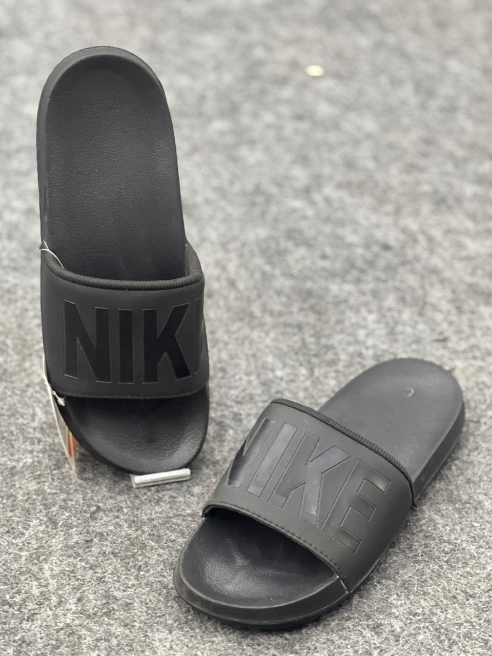 Nike All-Black Comfort Slides – Sleek Minimal Everyday Wear