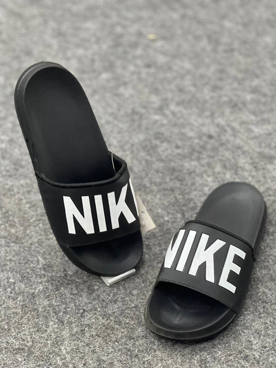 Nike Black & White Comfort Slides – Classic Everyday Style