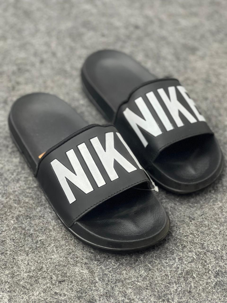 Nike Black & White Comfort Slides – Classic Everyday Style