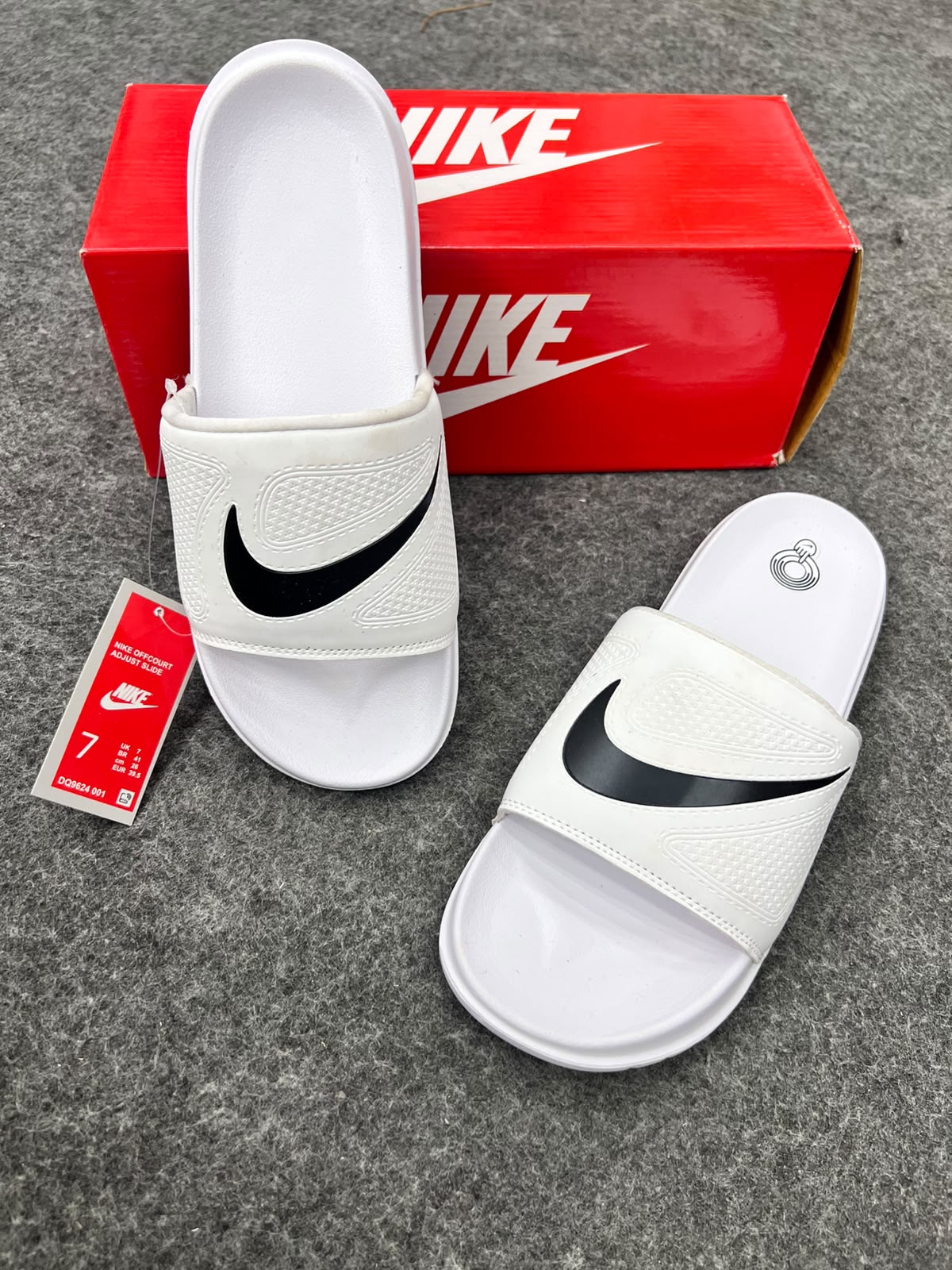 Nike Offcourt Adjust Men's Slides – White / Black