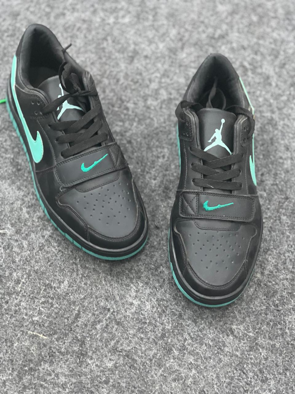 Men's Premium Chunky Sneakers – Black & White Casual Lace-Up Sports Shoes