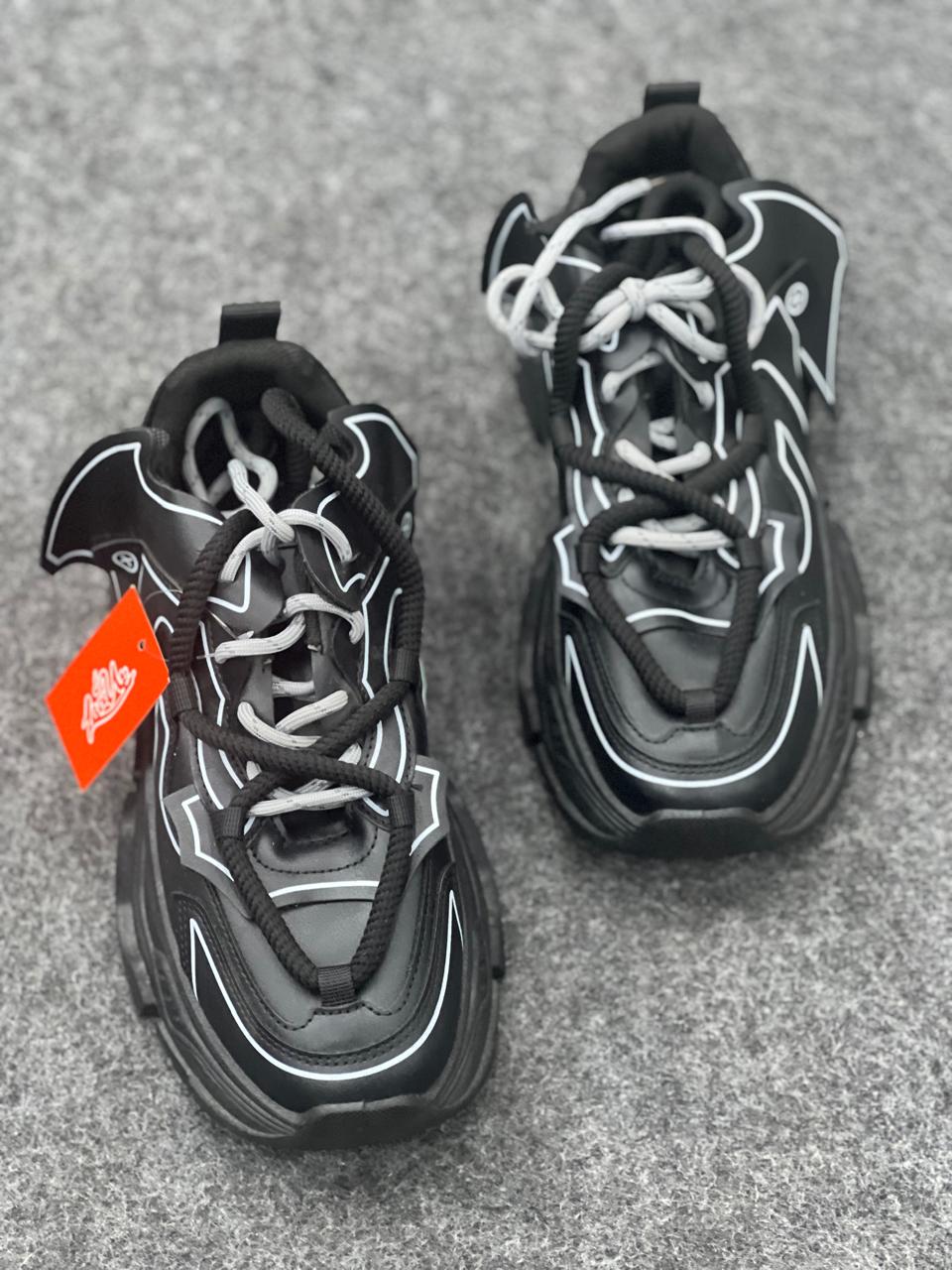 Men's Premium Chunky Sneakers – Black & White Casual Lace-Up Sports Shoes
