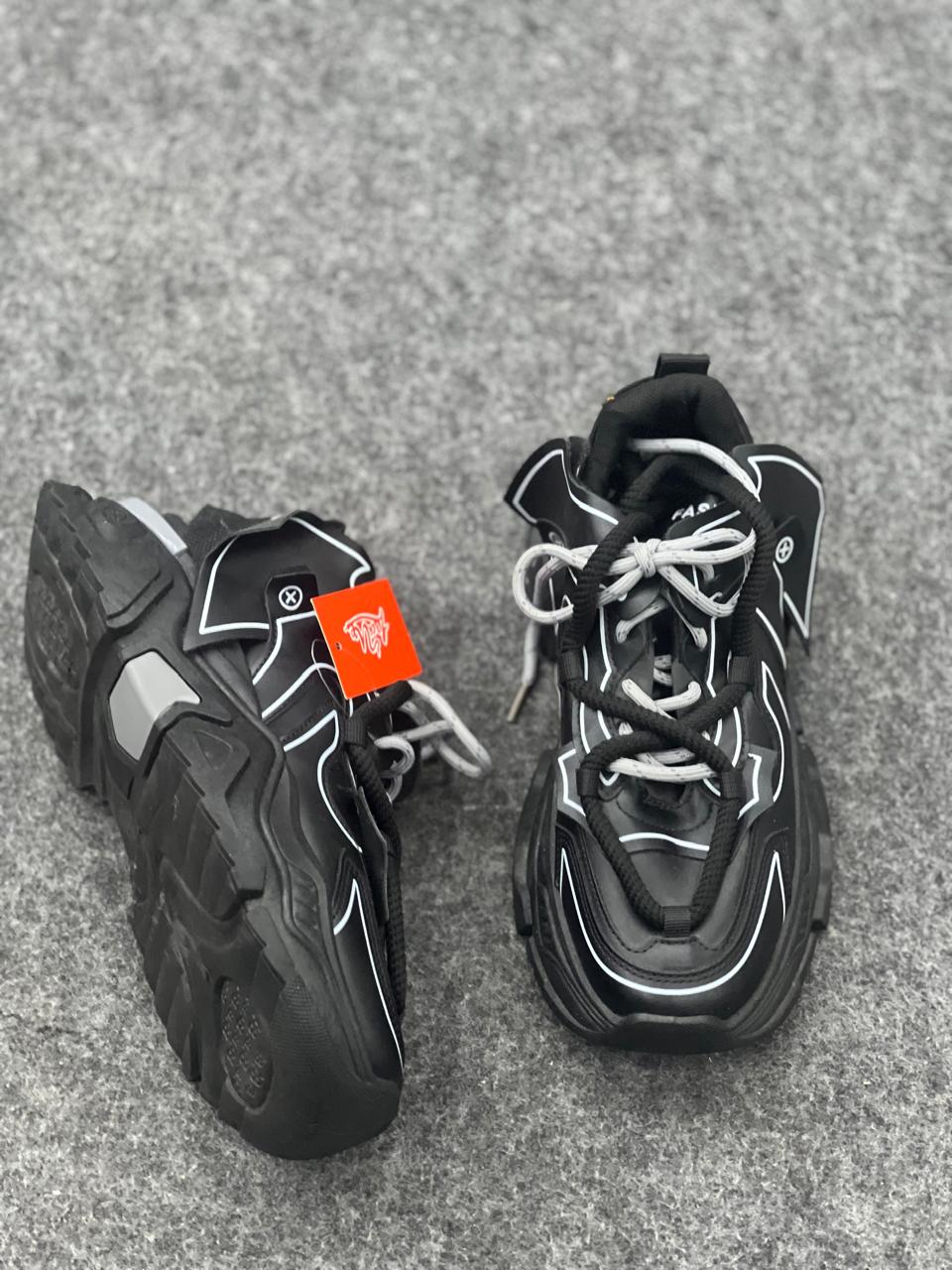 Men's Premium Chunky Sneakers – Black & White Casual Lace-Up Sports Shoes