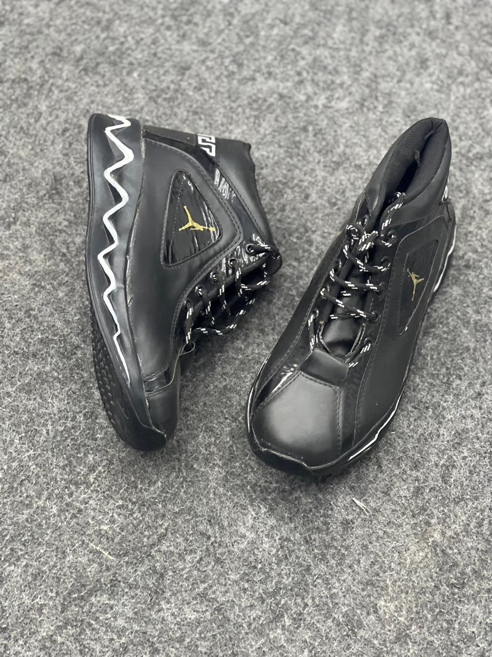 Men's Premium Chunky Sneakers – Black & White Casual Lace-Up Sports Shoes
