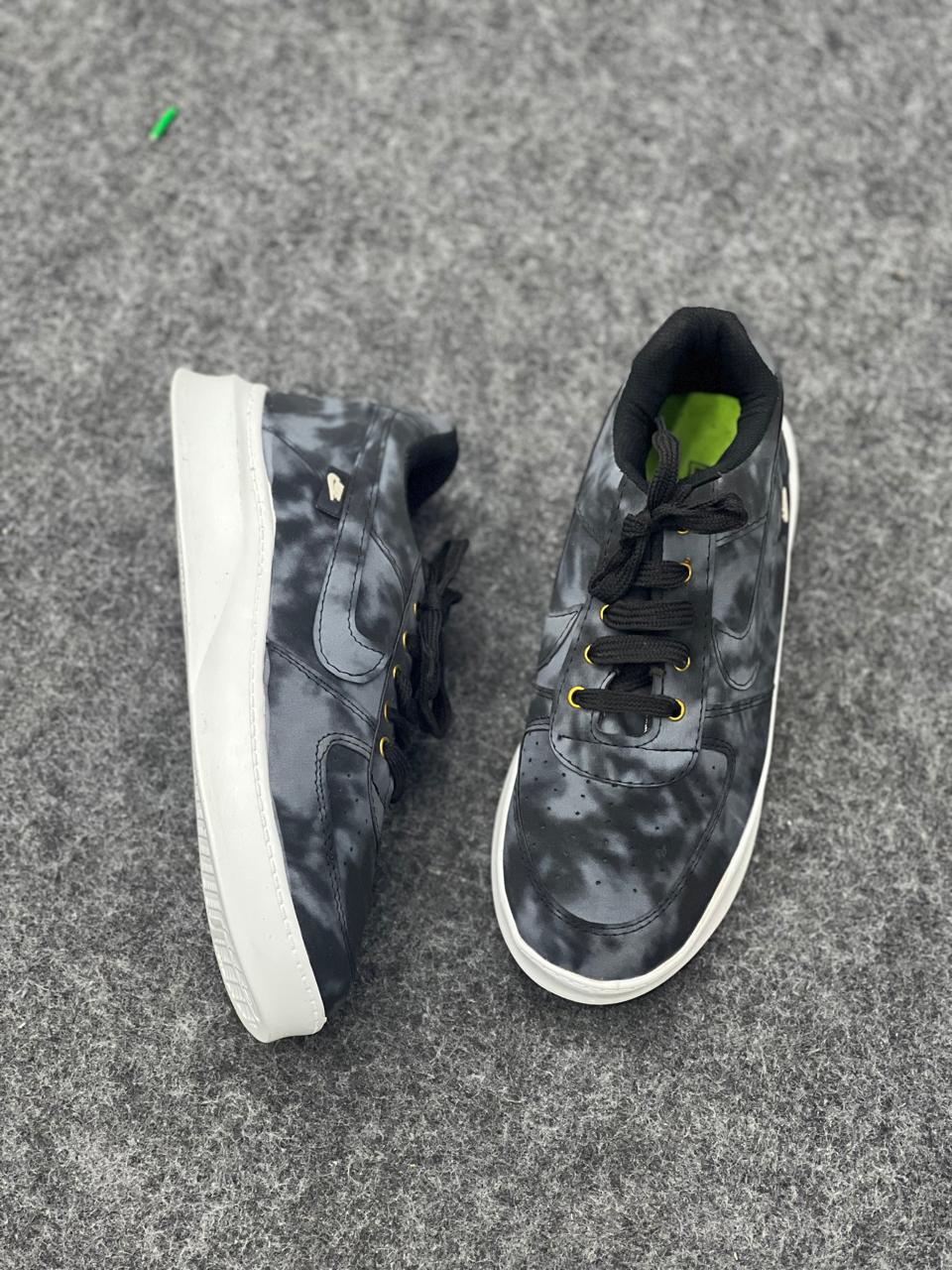Men's Classic Brown Casual Sneakers